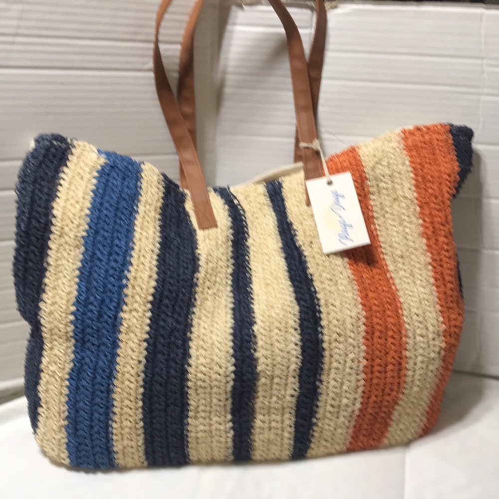 Rays for Days tote with top zipper. NWT